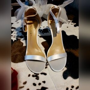White Women's Heels With Bows